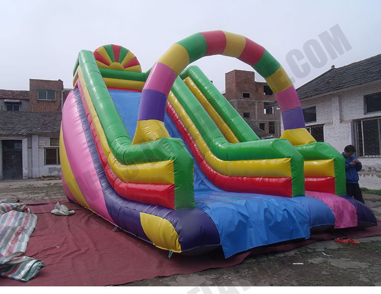 Inflatable slide with pool detailed description 4 Detailed description 4